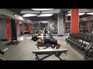 Французский жим паралелльным хватом со штангой