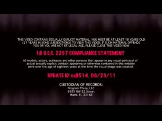 Рисует голого мужика