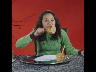 Can you tell which #trickortreat snack is the real #caramelapple before anyone takes a bite? 🤢🍎 #halloween #tastetest