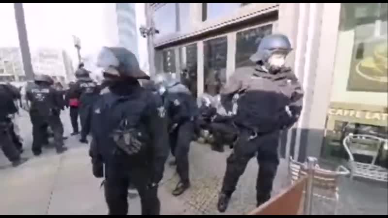 Markus haintz auf berliner demo brutal verhaftet