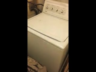 Человек и стиралка