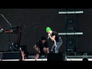 Chvrches bury it ft hayley williams of paramore (live at bonnaroo festival 2016)