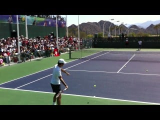 Роджер федерер practices at 2011 bnp paribas open in indian wells (video 20)