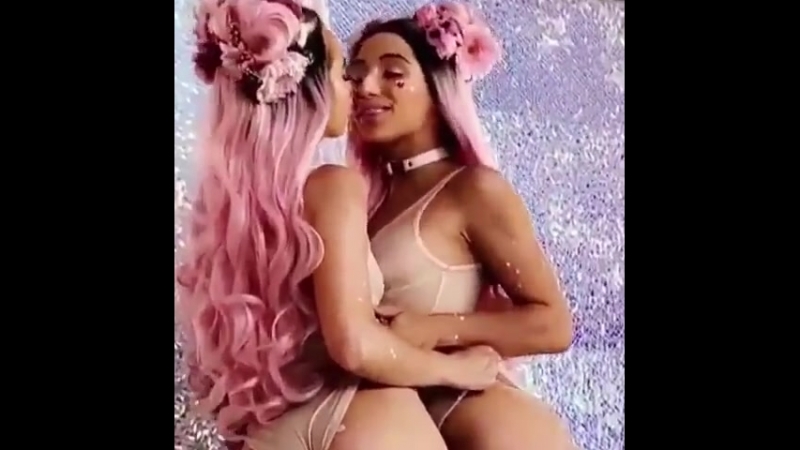 Riley reid &amp; abella danger две молодые стройные космические косплей няшки с аппетитными попками, секс жопы сиськи ass boobs