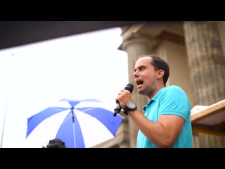 👍❤️😘 gigantisch gute rede von samuel eckert vor dem brandenburger tor 2 august 2020 👍❤️😘