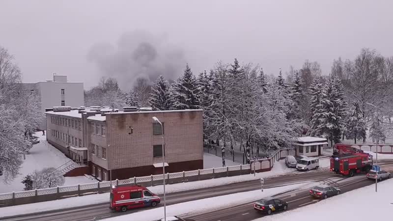 На тэрыторыі вайсковай часткі ва уруччы ўспыхнуў моцны пажар (1)