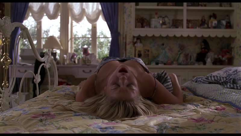 Интернетте үйсіз адамдардың сексуалдық бейнелерін қараңыз