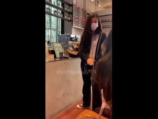 190416 @ a fan saw itzy lia at the jyp new building soul cup cafe