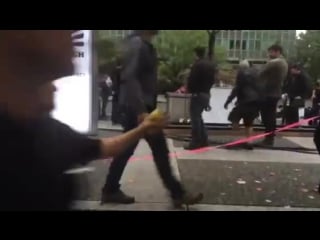 Stehen amell, grant gustin and carlos valdes filming the crossover of arrow and the flash