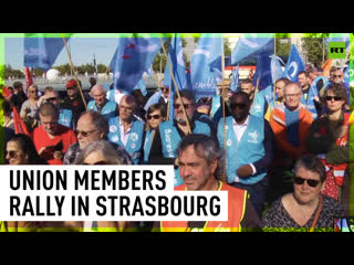 Union members demand wage increase in france