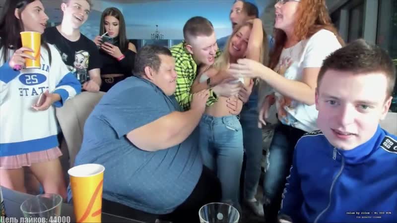 Девушка сняла блузку за пиар👀👙 mellstroy девушки со стримов