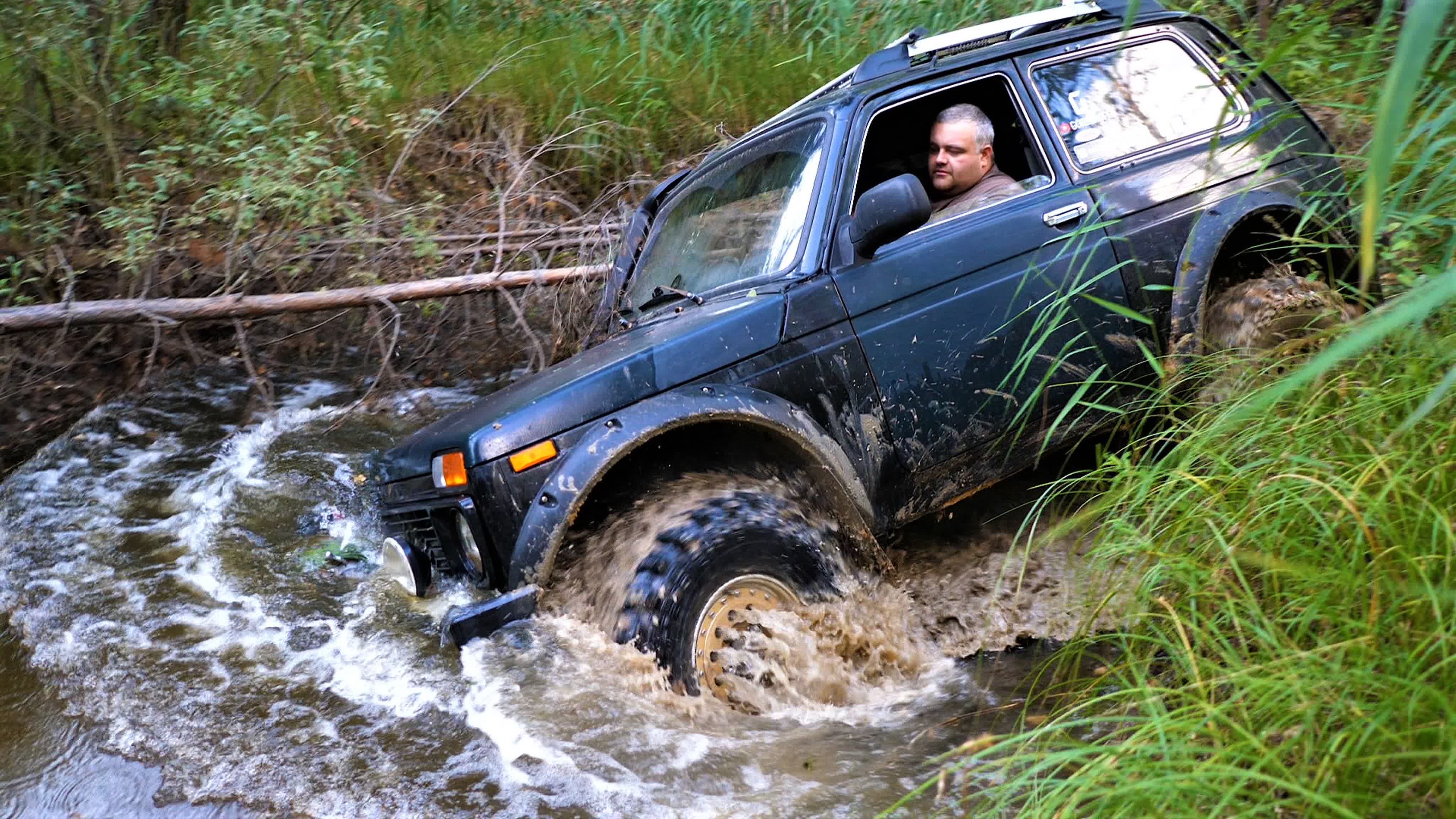 Карбюраторная нива против инжекторной niva chevrolet на бездорожье mp4 ...