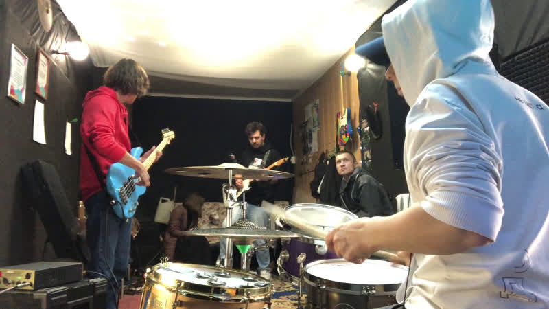 Жду посылку от поооччччччччччты🇷🇺россии 🥁ставлю барабаны, ем🍖шашлык и репаю