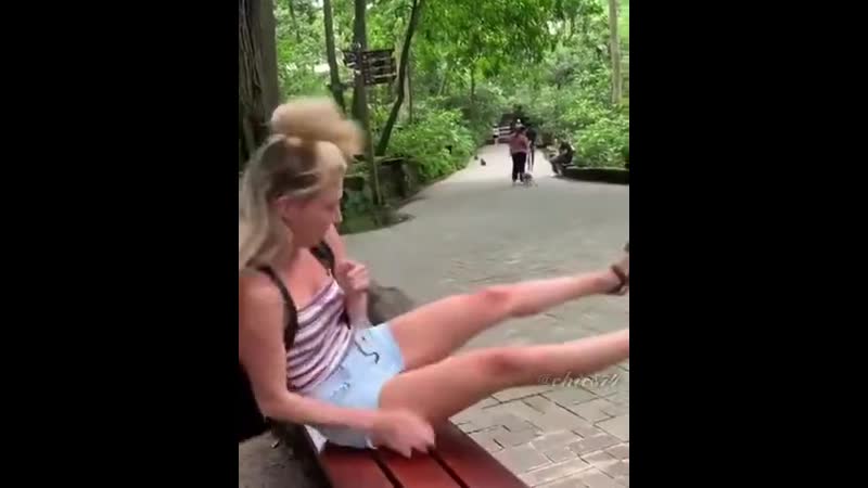 На деффка тупая