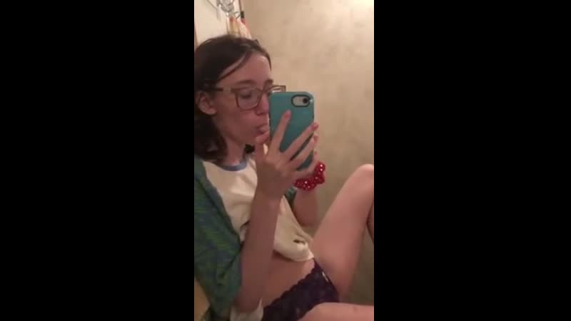 Дрочит в ванной с украденного телефона секс сосет милф сексвайф sexwife ебут камшот на лицо анал мжм жмж инцест анал