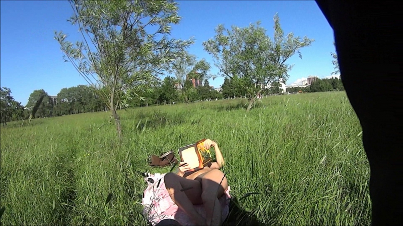 Городской топлес ( что за книжка ?)) я не думаю, что меня с дороги не видно