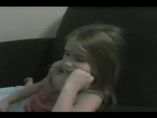 Маленькая девочка показывает ******смотреть +18 сторого!