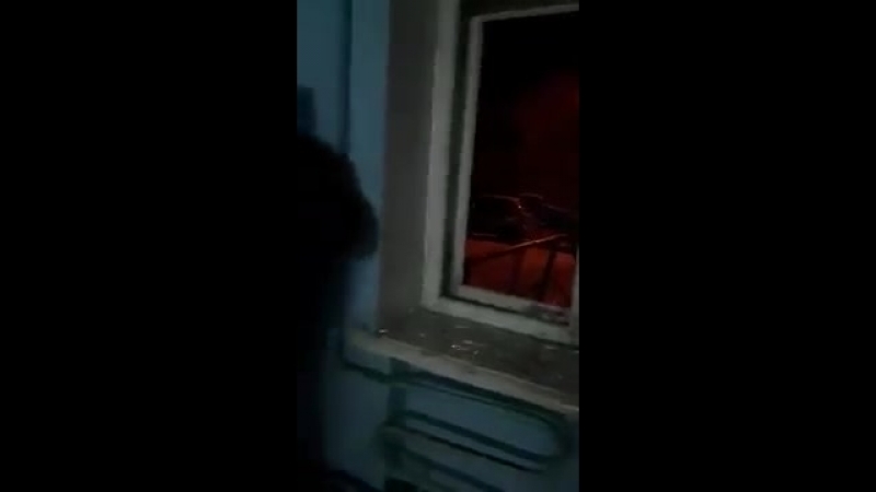 Вот так наркоманы лезут в окно в пять утра! извиняюсь за мой английский в данном