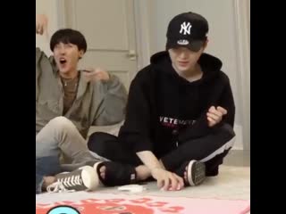 The way yoongi’s huge hand completely envelopes hobi’s delicate one