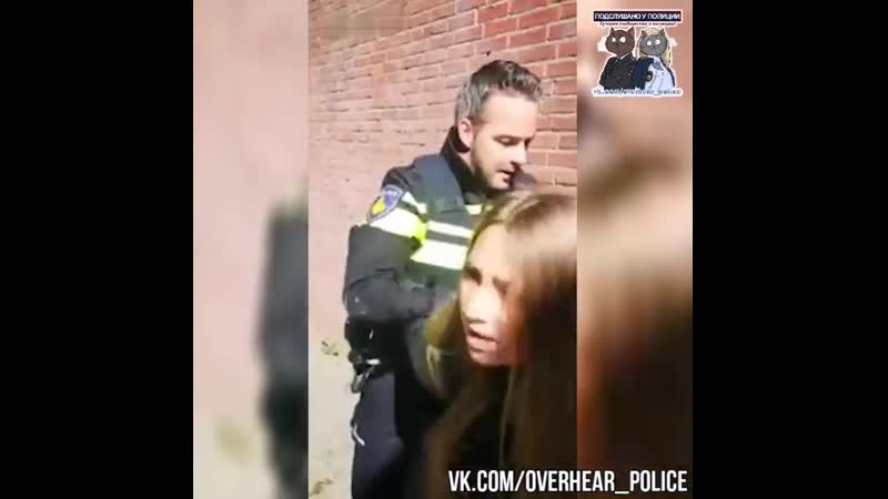 Жесткое задержание тупых девок в голландии