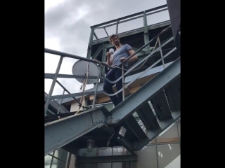 На съемочной площадке 100 dinge