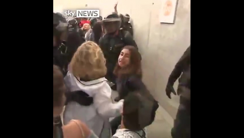 Столкновения полиции и протестующих в каталонии#2