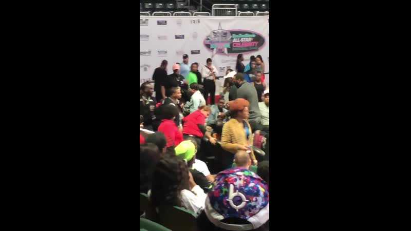 Что за дичь? джервонта дэвис взял свою жену за горло и вывел из зала