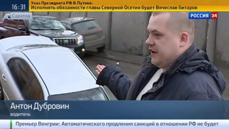 В саратове водитель едва не утонул в строительном котловане