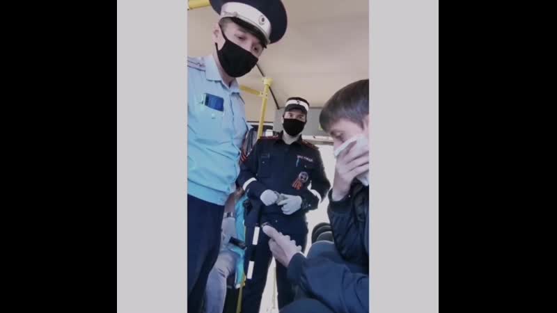 Полиция задержала пассажира без маски