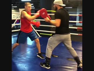 Тренироа на лапах молодых перспективных харьковских боксеров🥊