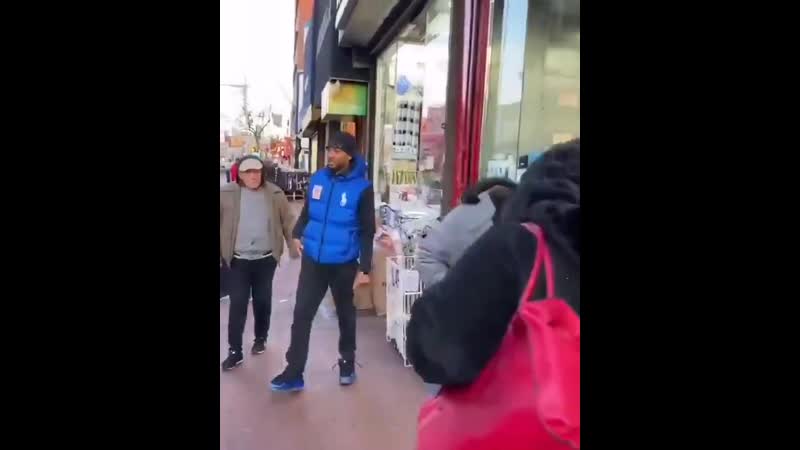 В ростове на дону кондуктор выкинул из автобуса на мороз школьника, которому нечем было за mp4