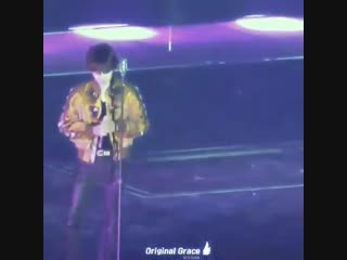 Yoongi realizing that he was too ᵗⁱⁿʸ for the mic stand im wheezing