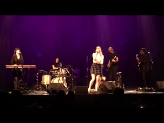 Emmelie de forest intitled (live 2019 tour @ helsinge, 22 02 19)