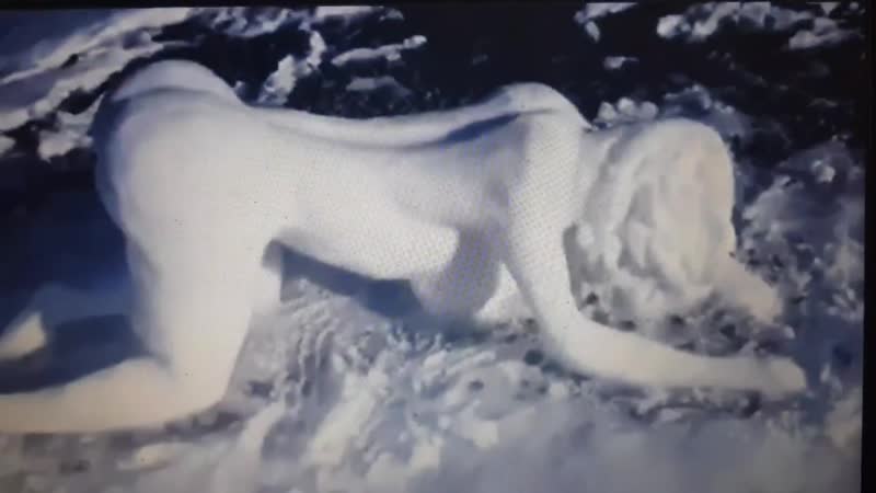 Вахтовики "сургутнефтегаза" слепили сексуальную девушку из снега