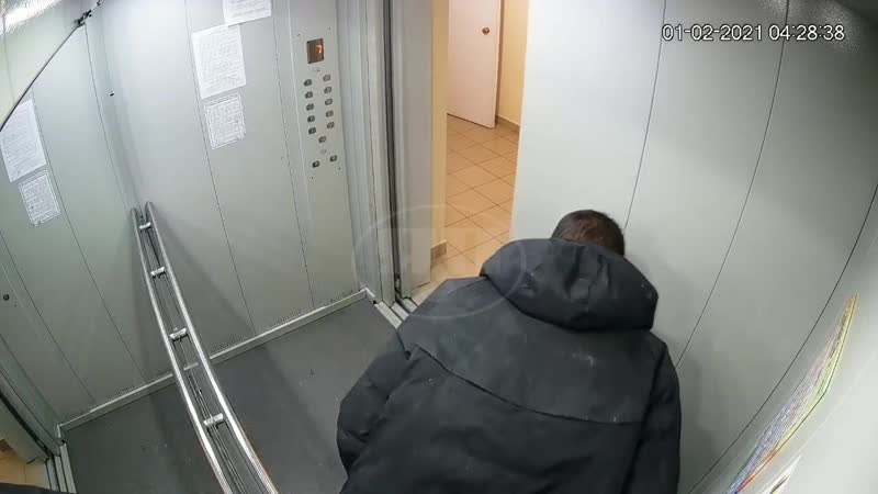 Мужик насрал в лифте