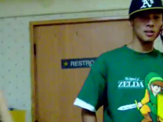 Две азиатских девочки поцелуи улет