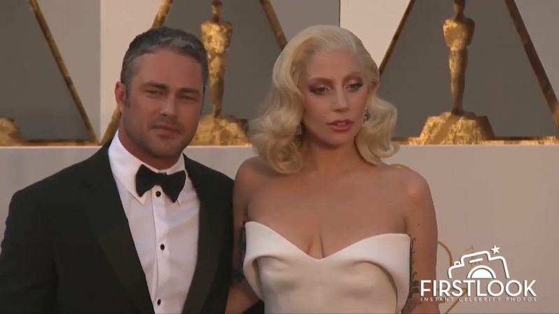 Lady gaga и тейлор кинни на красной дорожке премии "оскар 2016"