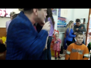 Театральная постаноа " встреча горячих фонатов с любимым артистом и д александровичем