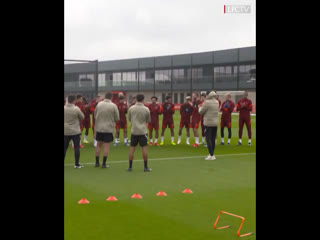 Clapping for oxlade birthday