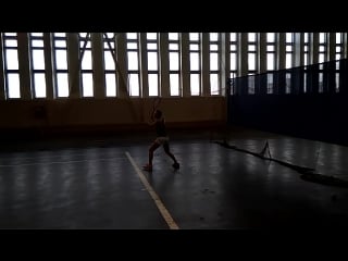 Тренироа на теннисном корте