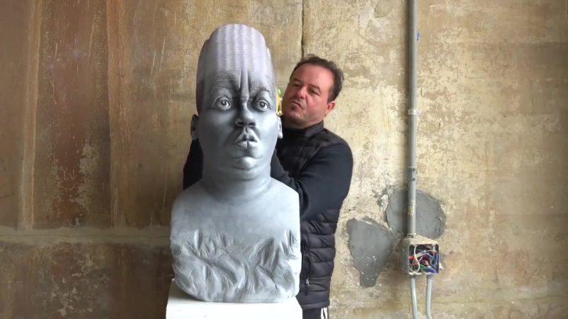 Удивительно! эта скульптура фактически сделана из тысячи листов бумаги [ ]