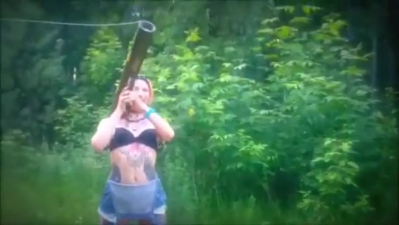 Девушка и гранатомёт