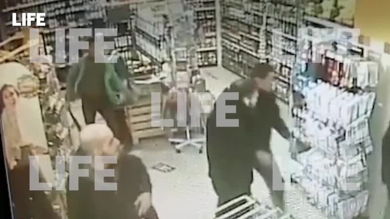 Курьеры громят магазин в москве