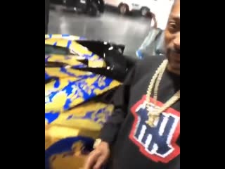 50cent snoopdogg took my big crip out the barclays 🤷🏽‍♂️what the fuck going on 🤦‍♂️wait i do owe him for coming out