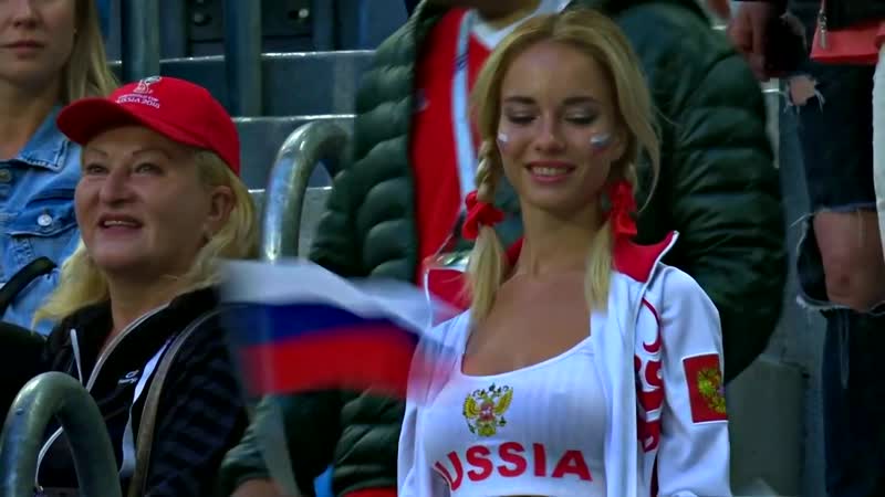 Российская болельщица показала грудь на матче россия египет (чемпионат мира 2018