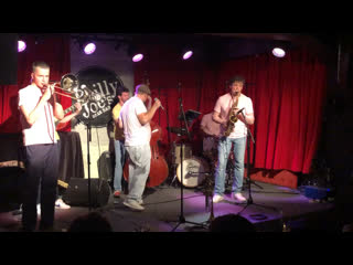Sweet hot jazz band angelina (louis prima covet)