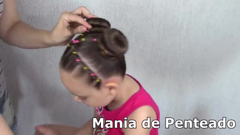 Penteado infantil com ligas e coque duplo bun hairstyle for little girls