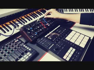 Es23 native instruments mashine mk3 vs behringer model d