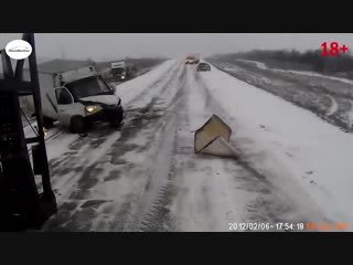 Скользко или как не надо делать на дороге зимой