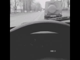 Серьезные ребята сзади 🤙